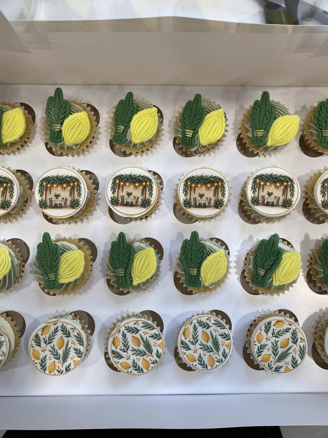 Mini cupcakes, box of 24 