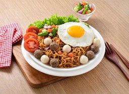 មីគោកប្រហិត+ពងទា+បន្លែ​