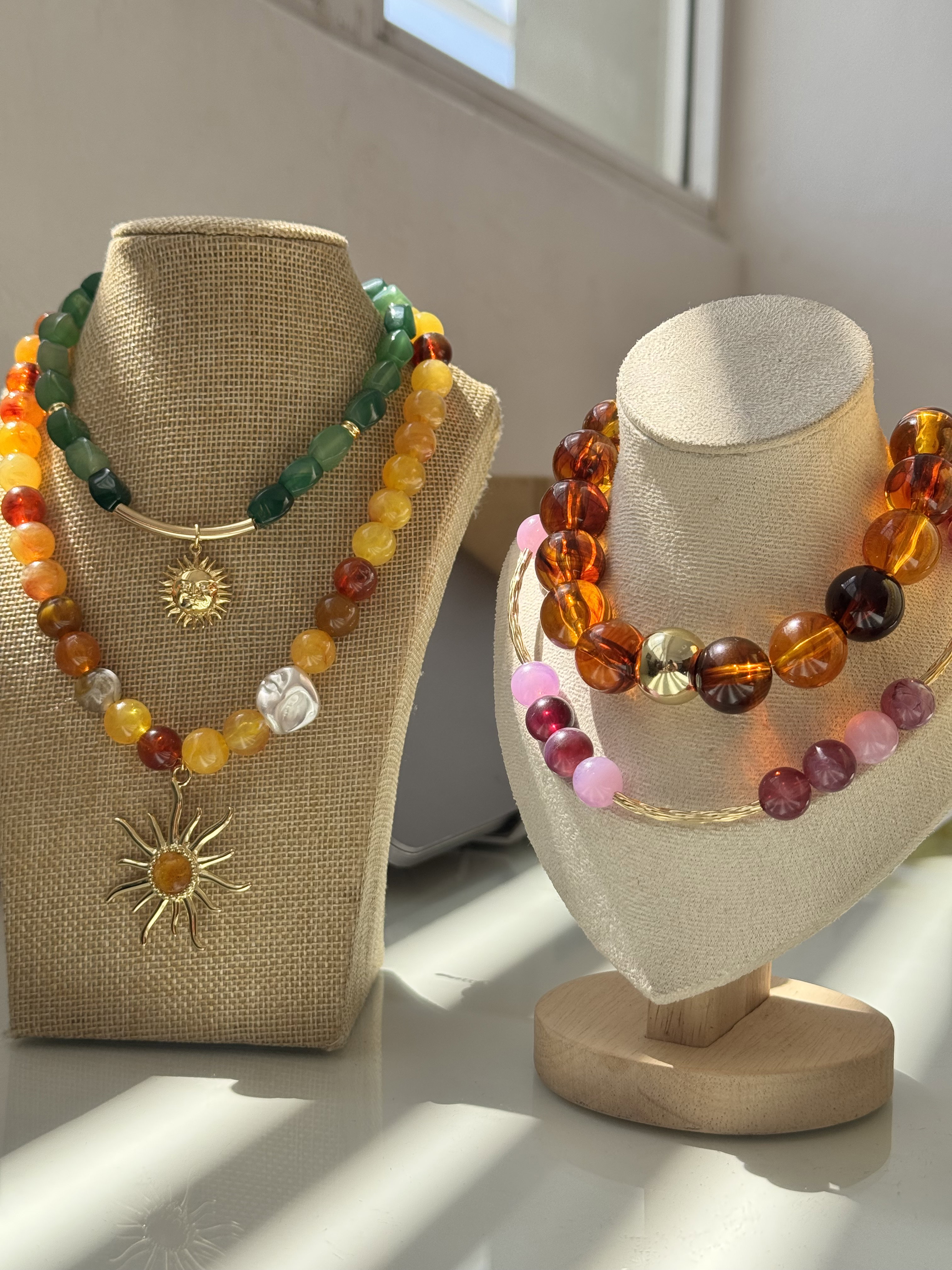 BYMAGDY es la opción ideal para complementar tus outfits y encontrar los regalos perfectos para cada temporada. Cada pieza es elaborada a mano y tiene una intención; estamos listos para contar tu historia, escoge tu pieza favorita y se parte de la comunidad de las bonitas._0