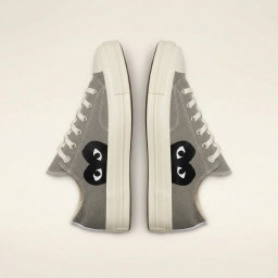 COMME DES GARÇONS PLAY X CONVERSE CHUCK 70