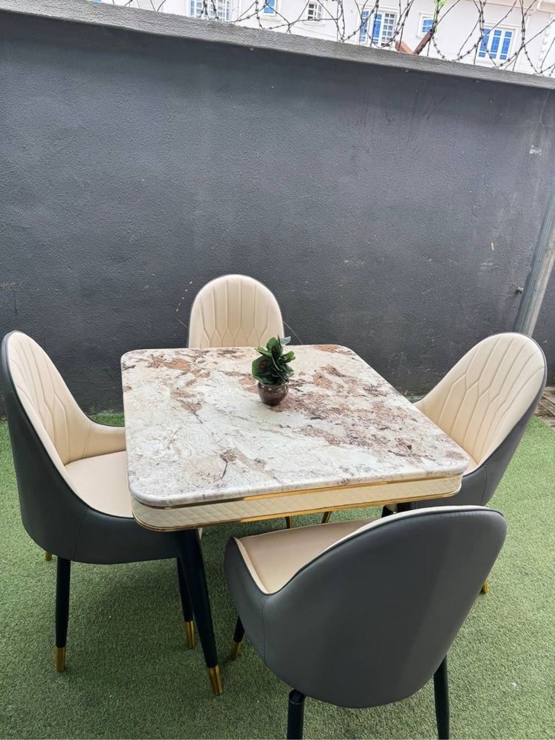 Table basse idéal pour les bureaux et pour la chambre
