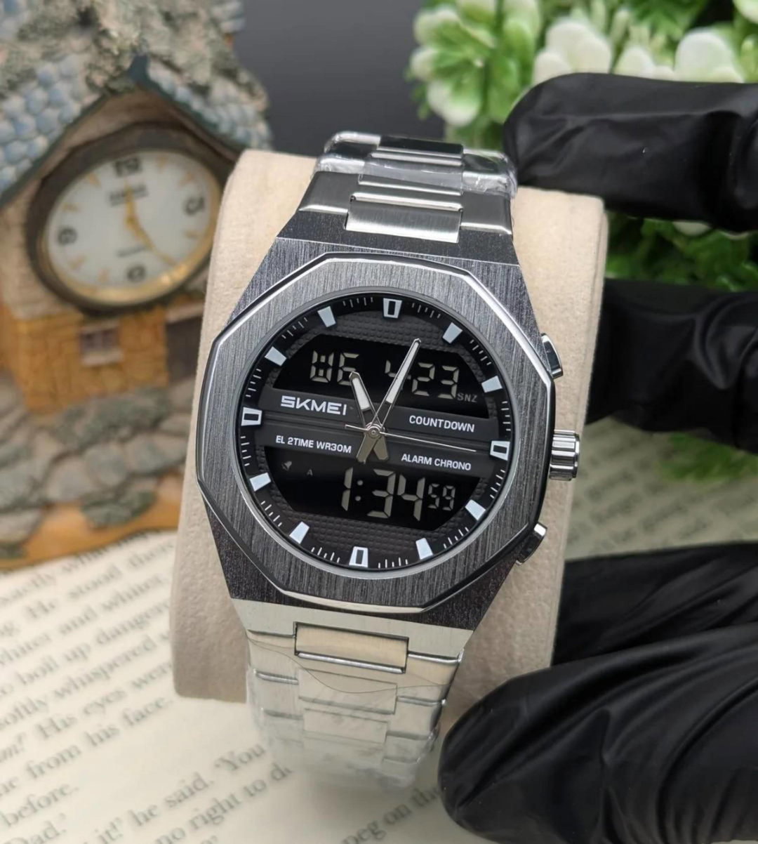 Dual Time Display – Track two time zones at once

Alarm Function – Stay on schedule easily

EL Night Light – Clear visibility in the dark

Water Resistant – Suitable for daily use

Countdown Timer – Perfect for timing tasks

Stopwatch – Accurate time tracking

Stainless Steel Chain – Durable & stylish

Stainless Steel Push Lock – Secure and comfortable fit