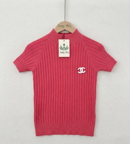 Short-sleeved, mock-neck ribbed knit top sleek, structured design