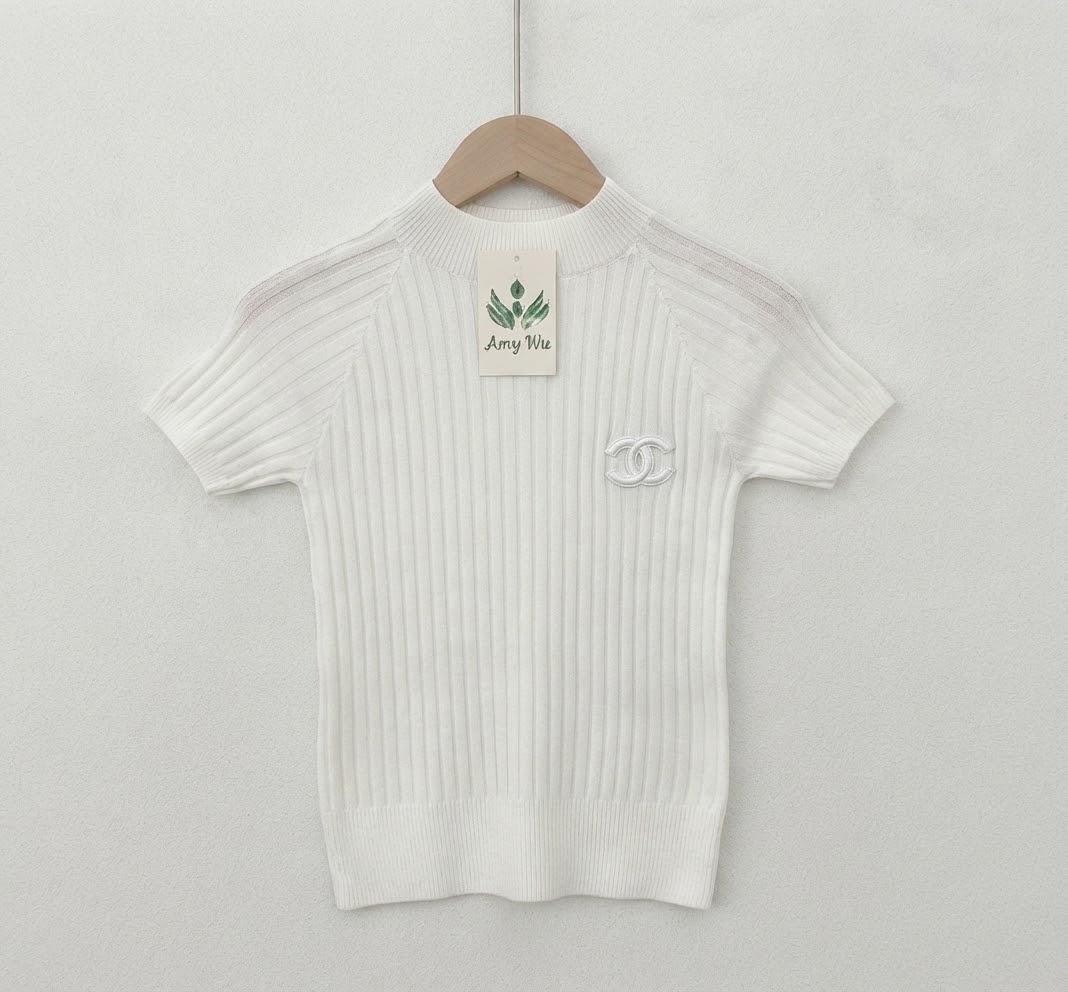 Short-sleeved, mock-neck ribbed knit top sleek, structured design_6