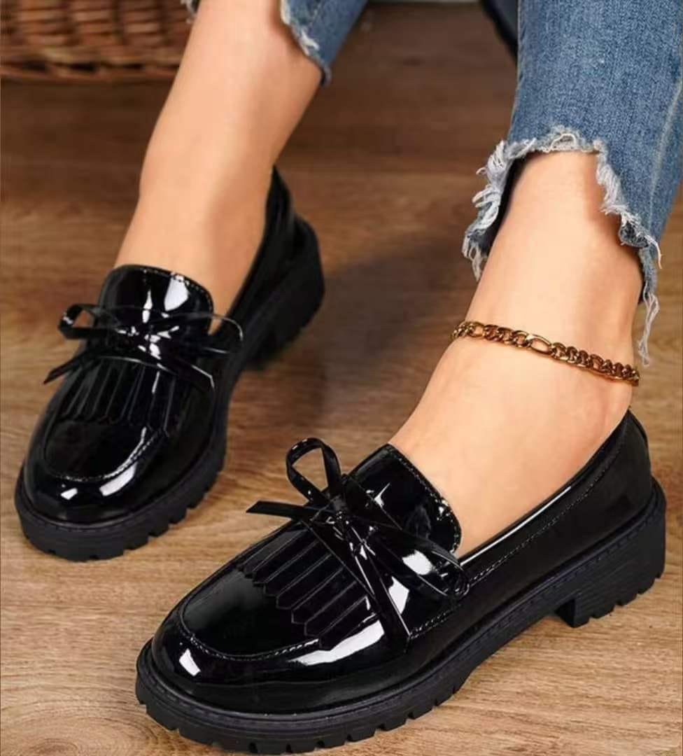 Women's black patent leather loafers_1