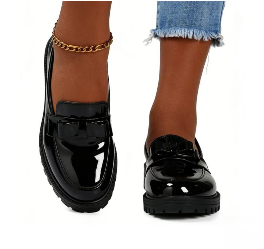 Women's black patent leather lug-sole loafers_3