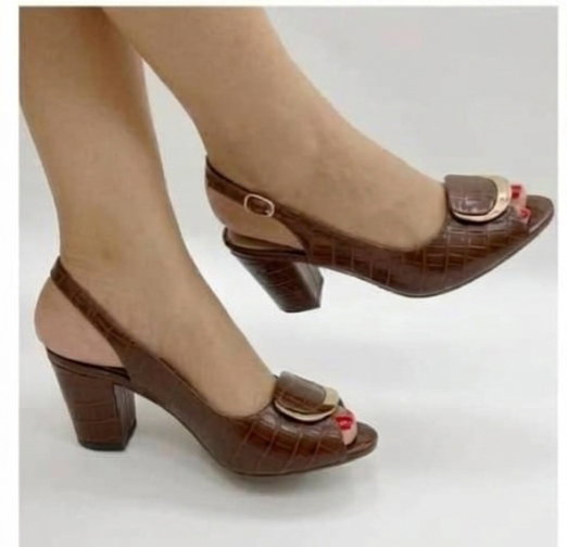 Women’s slingback block-heel sandals with an open-toe_1