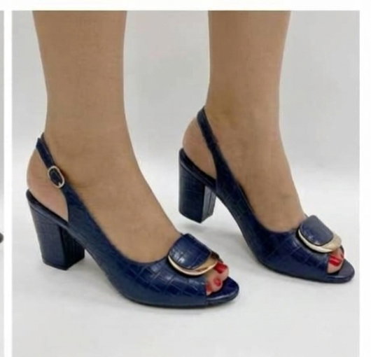 Women’s slingback block-heel sandals with an open-toe_2