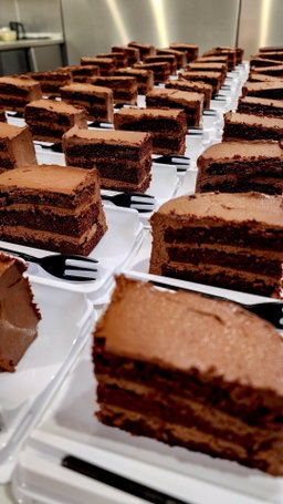 4 inch whole round Matilda Cake