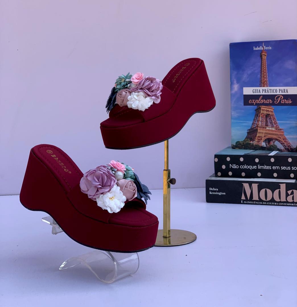 Platform wedge sandals decorated with a prominent floral embellishment_4