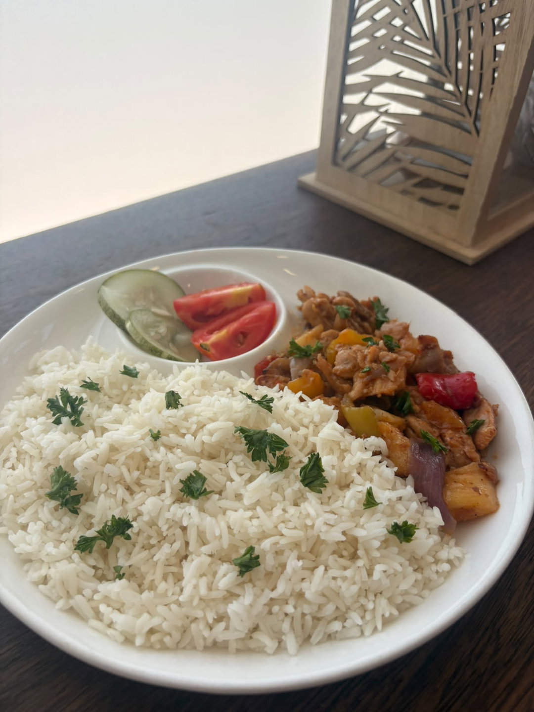 Spicy chicken with pineapple & bell pepper, rice, tomato & cucumber