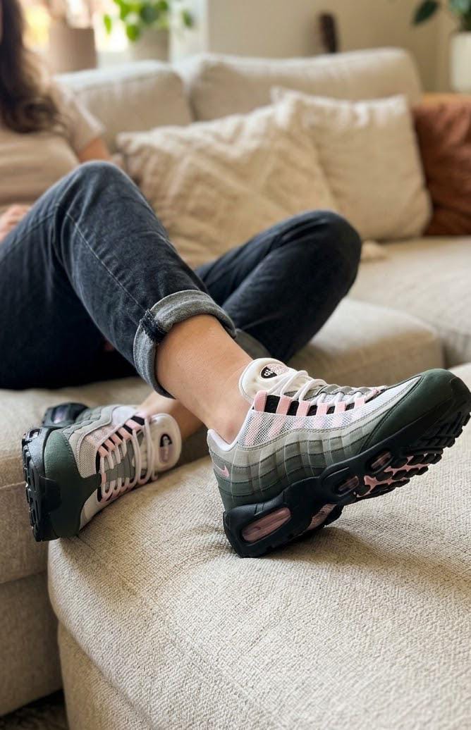 Multi-layered, anatomical distinctive gradient color scheme sneakers