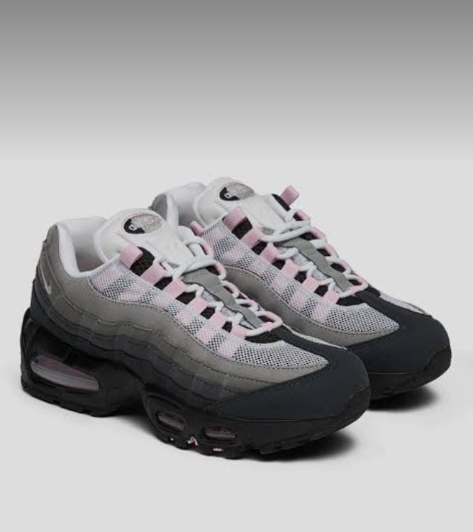 Multi-layered, anatomical distinctive gradient color scheme sneakers _3