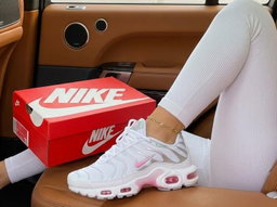Multi-layered, anatomical distinctive gradient color scheme sneakers 