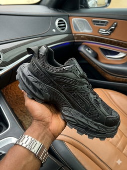Chunky, multi layered lifestyle sneakers