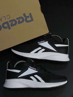 Classic running or training sneakers