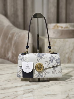 Structured handbag