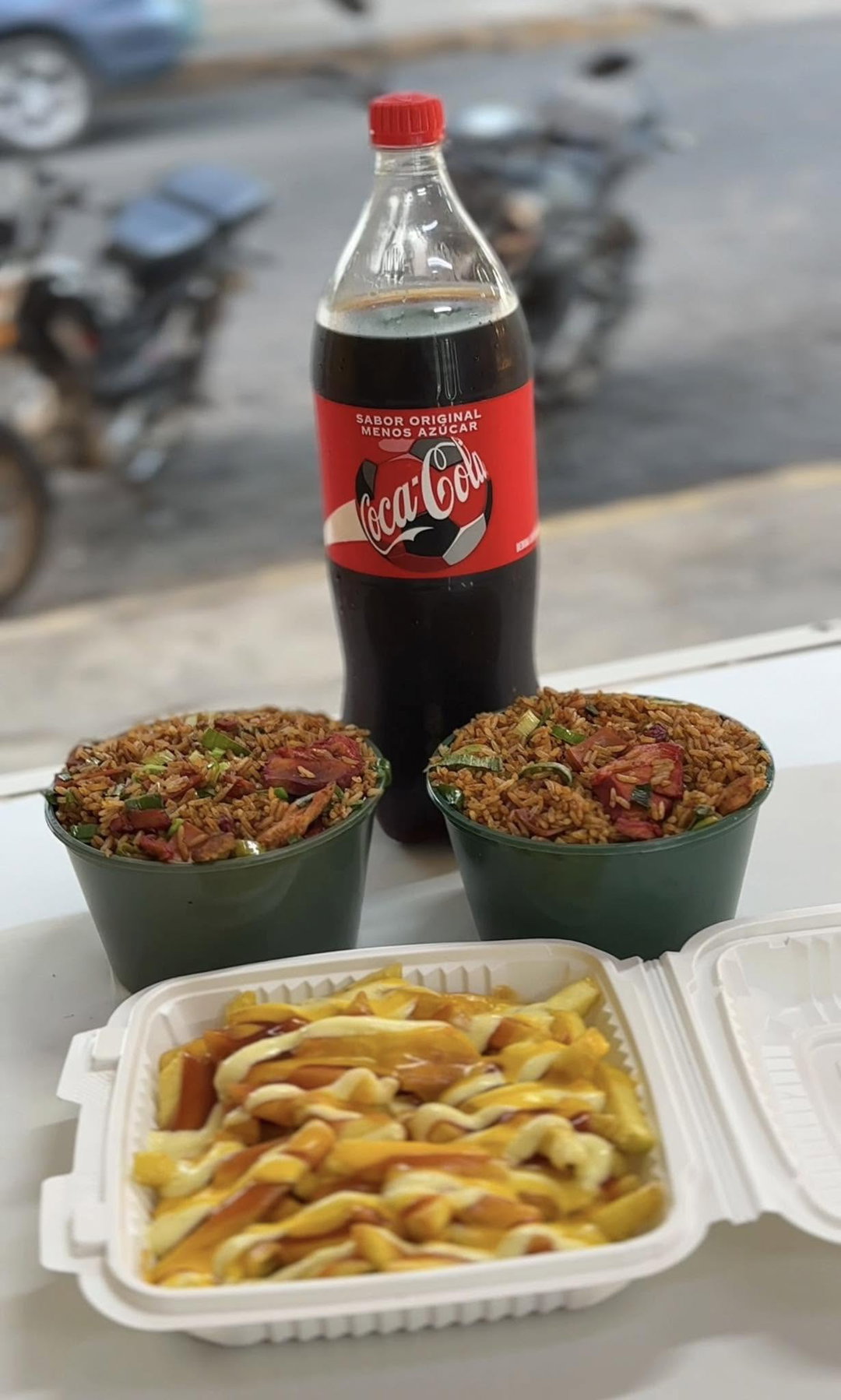 Promoción 2 cantones + papas + 1 coca cola 1.5