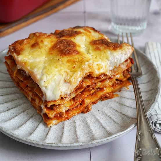 [Frozen] Medium traditional lasagne (800g—feeds 2-3)