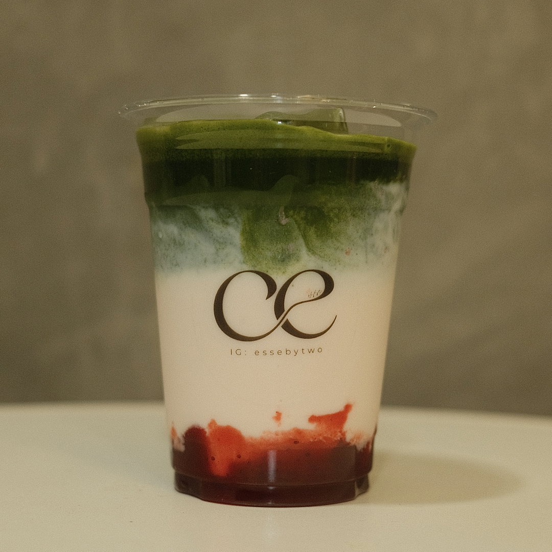ESSÉ signature strawberry matcha 