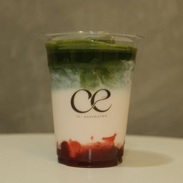 ESSÉ signature strawberry matcha 