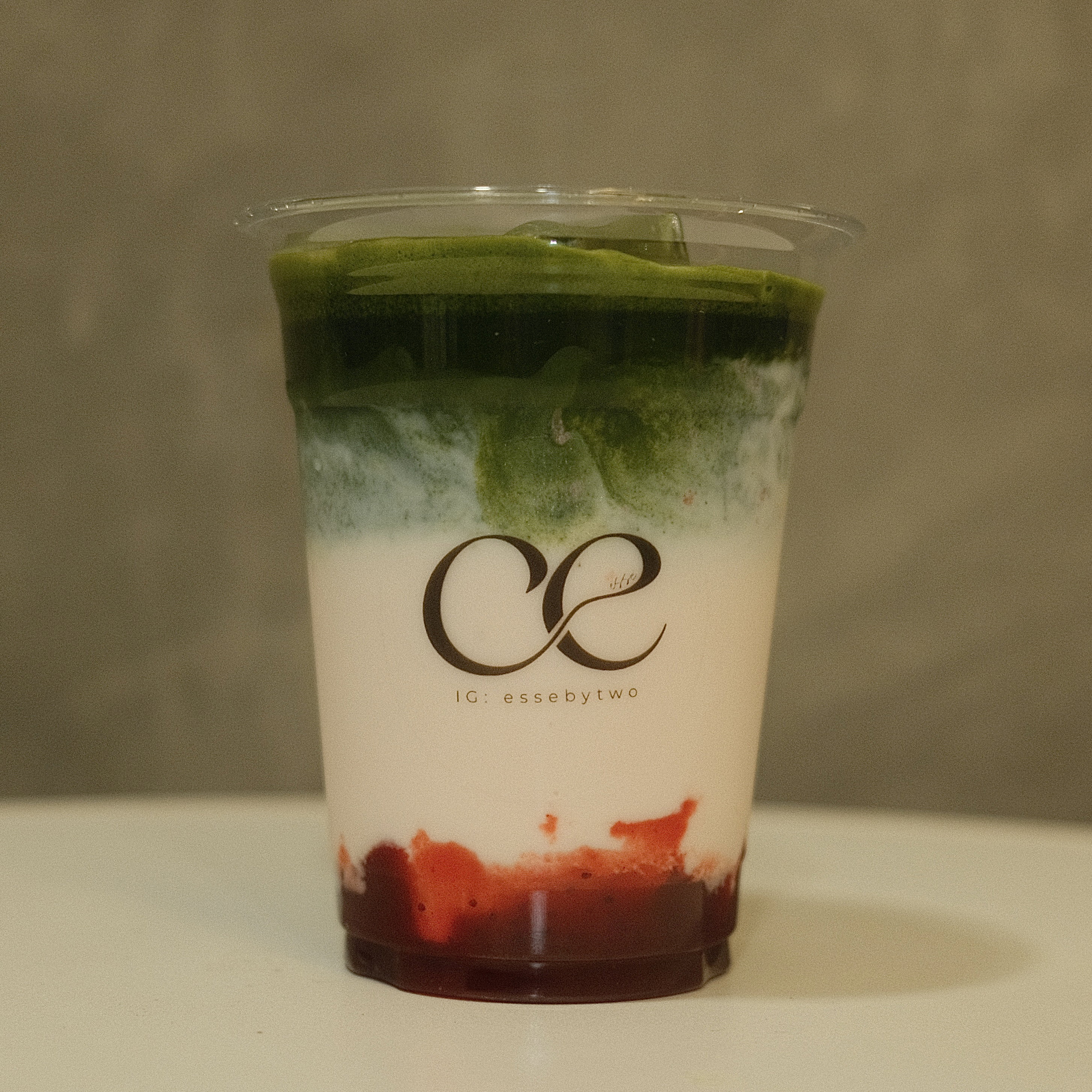 ESSÉ signature strawberry matcha 