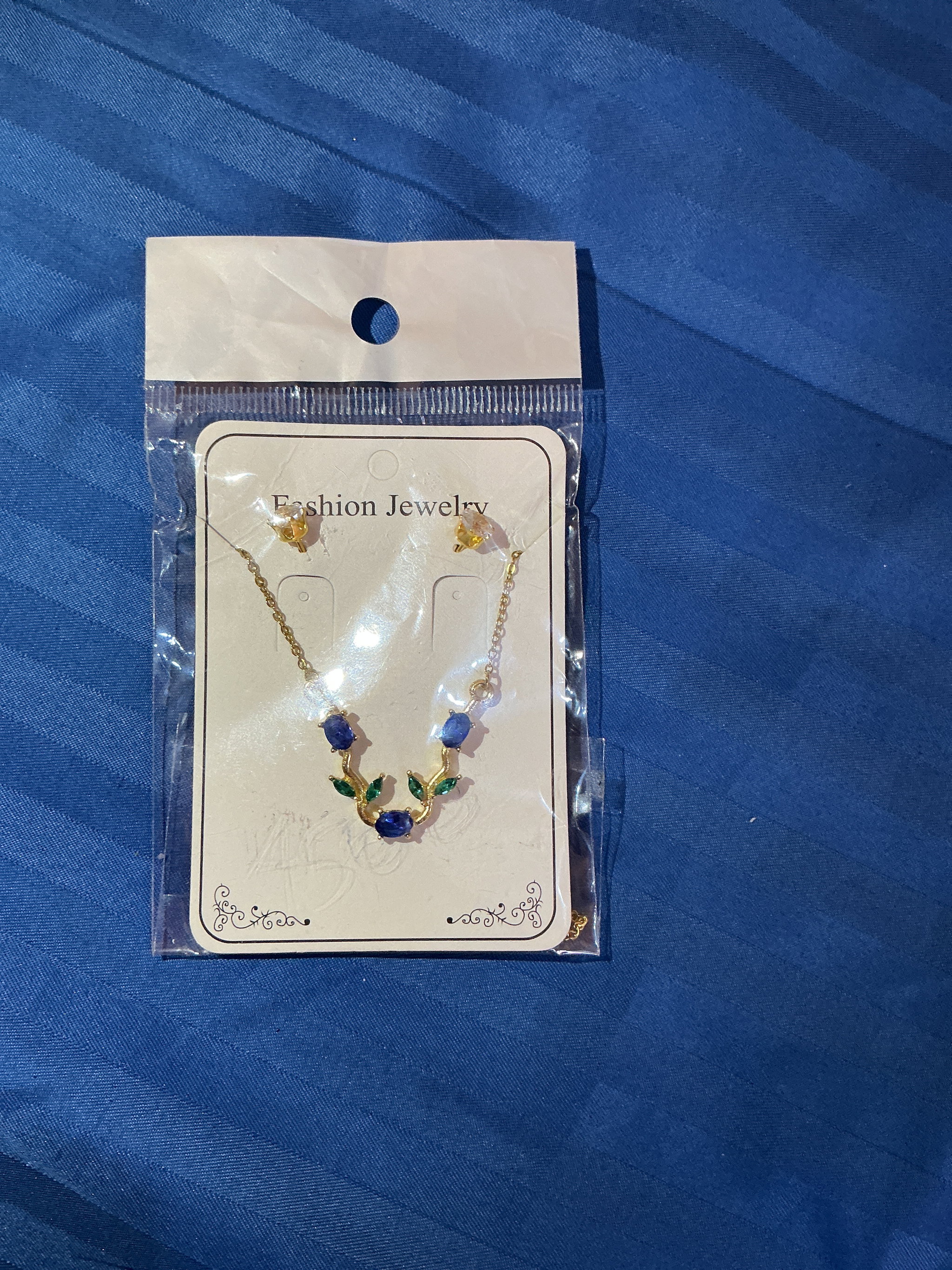 Blue-green daisy necklace _0