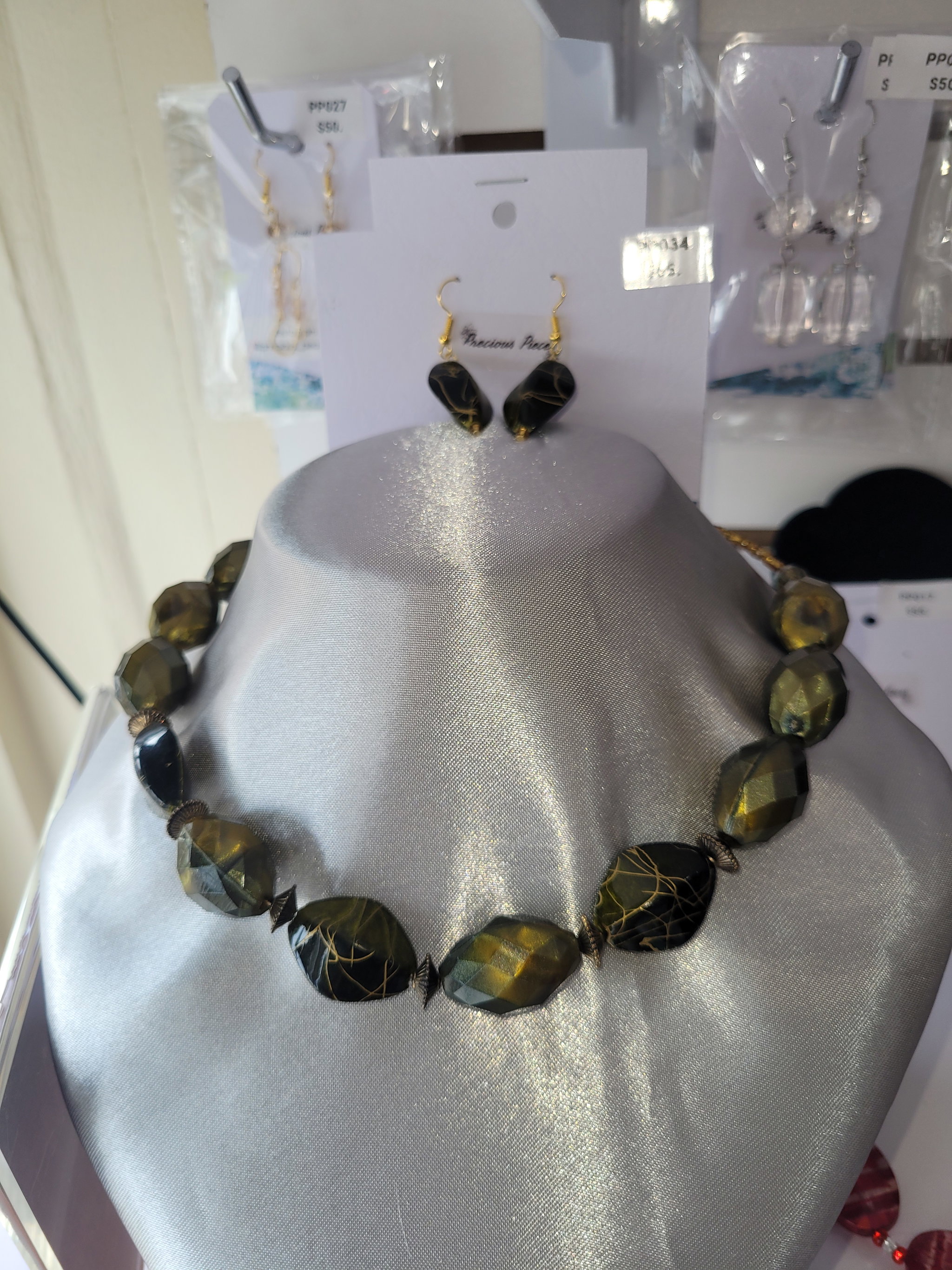 Dark green acryllic bead necklace and earring set _0
