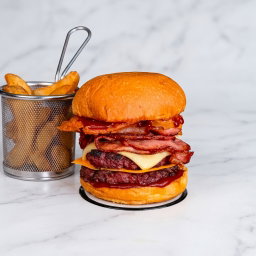 HAMBURGUESA TICA DOBLE CON PAPAS