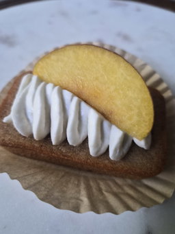 Oolong Peach Financiers