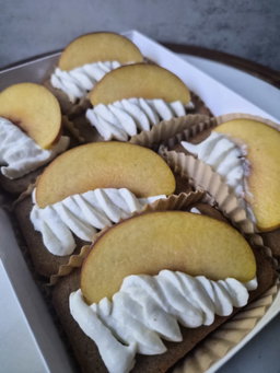 Oolong Peach Financiers
