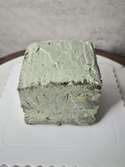 Mugwort Fig Cake