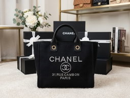 Channel tote