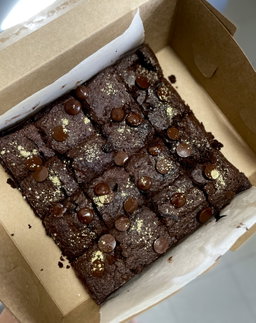 Signature Brownies (1 box of 16 squares) 🍫 