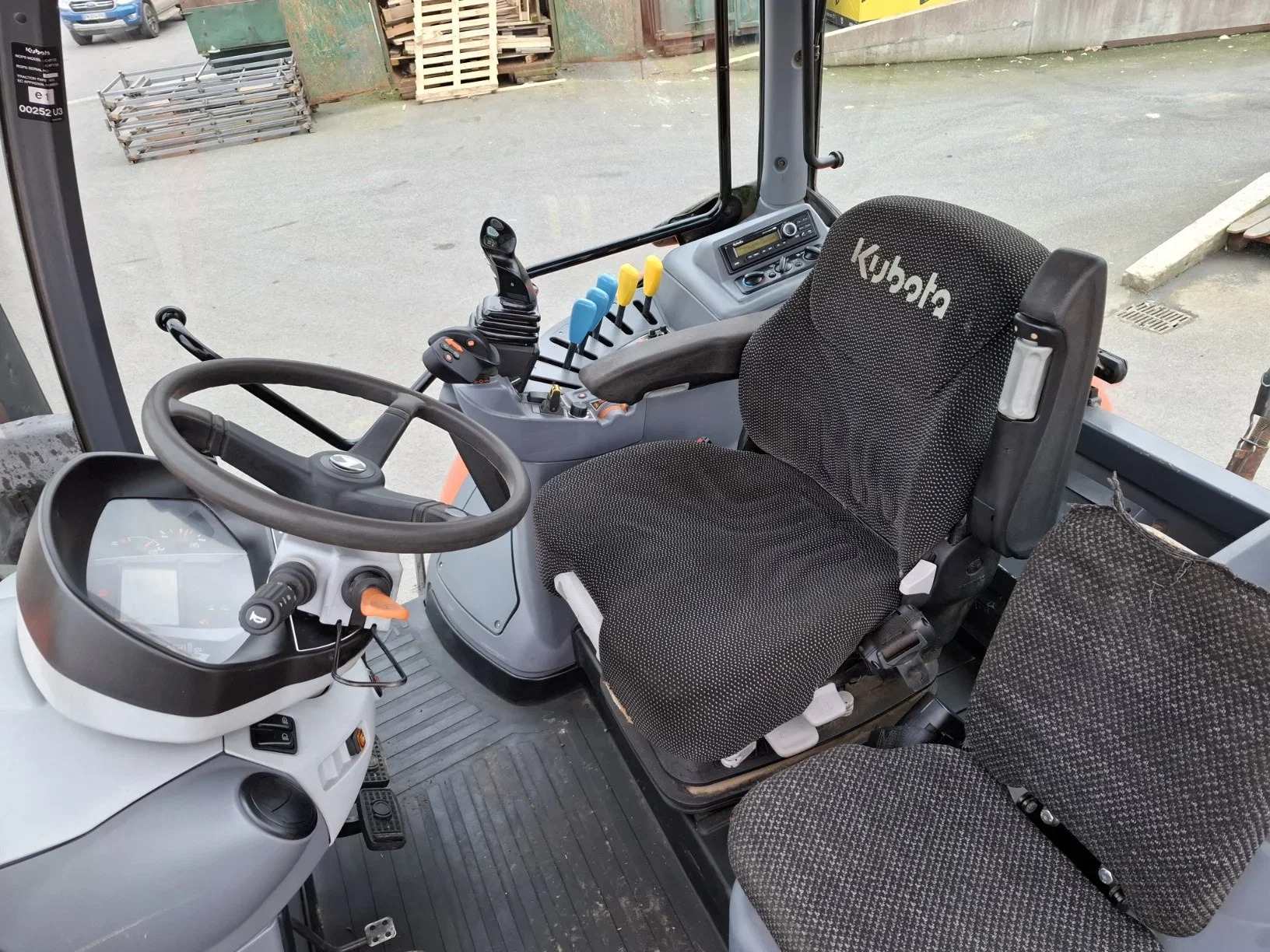 Kubota M6121 con cargador MX – 140 CV – Año 2018_3