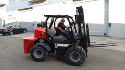 Carretilla Elevadora Todoterreno 4x4 – 3.500 kg