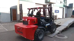Carretilla Elevadora Todoterreno 4x4 – 3.500 kg