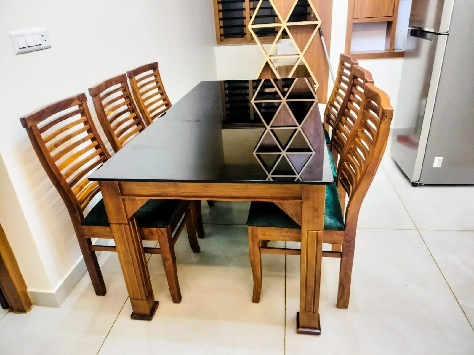 ELEGANT 6-SEATER DINING SET_0