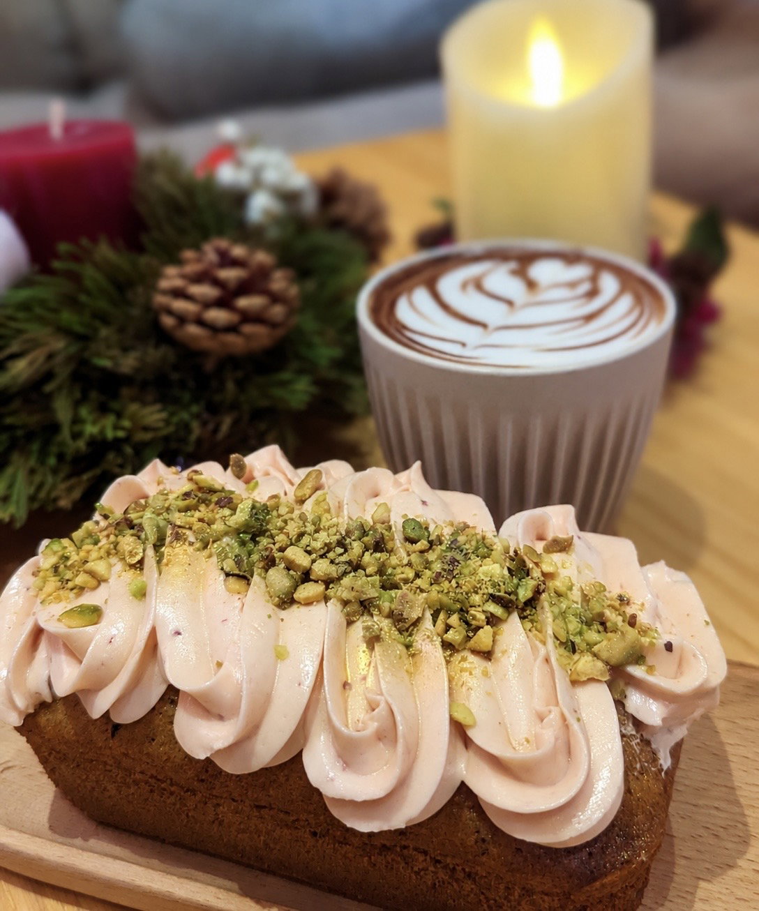 Pistachio Loaf with Strawberry Cream_0