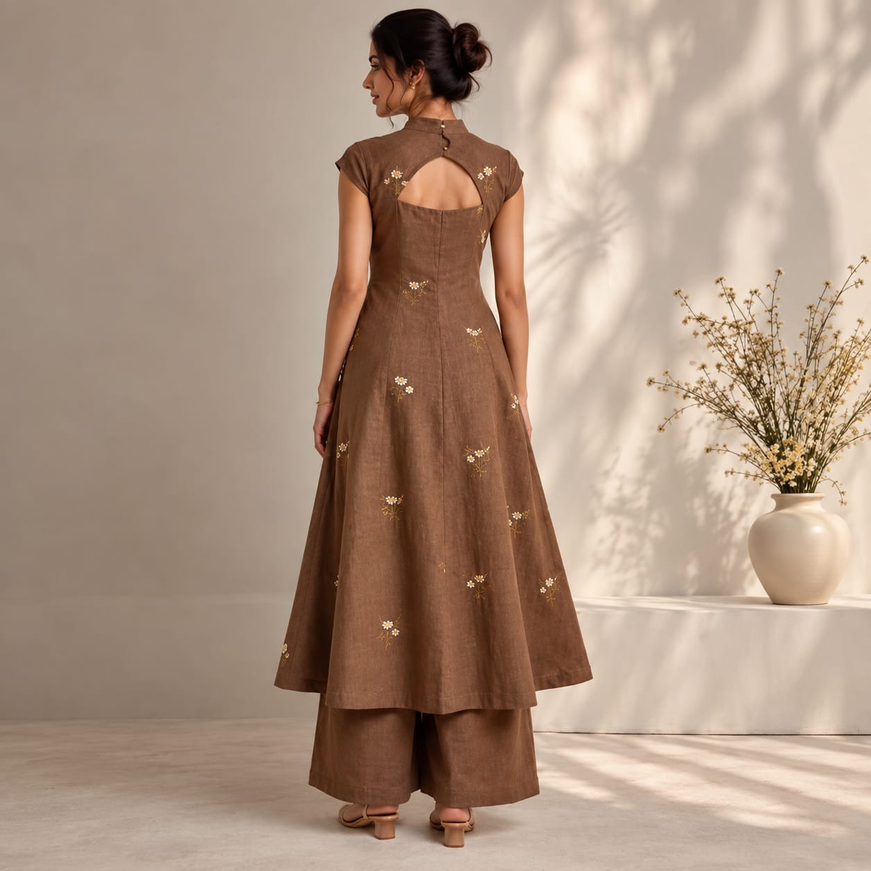Dress with a high collar_1