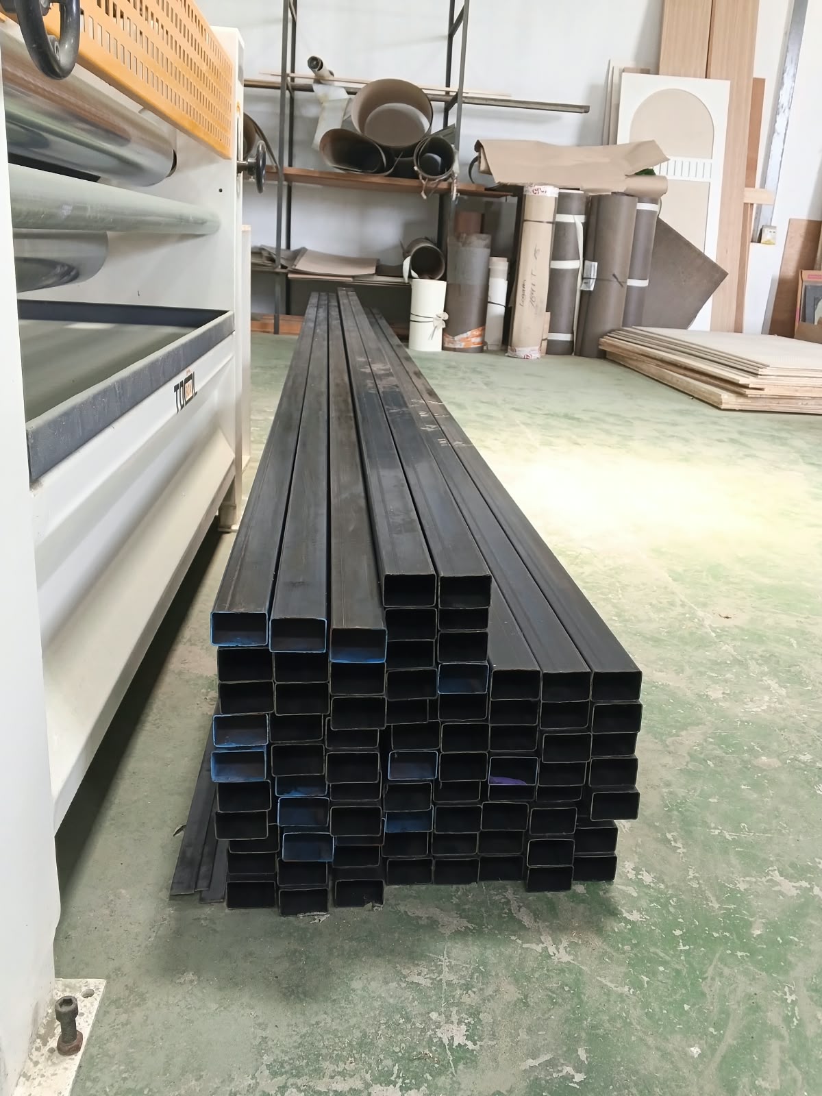 Hollow Besi 40x60_1