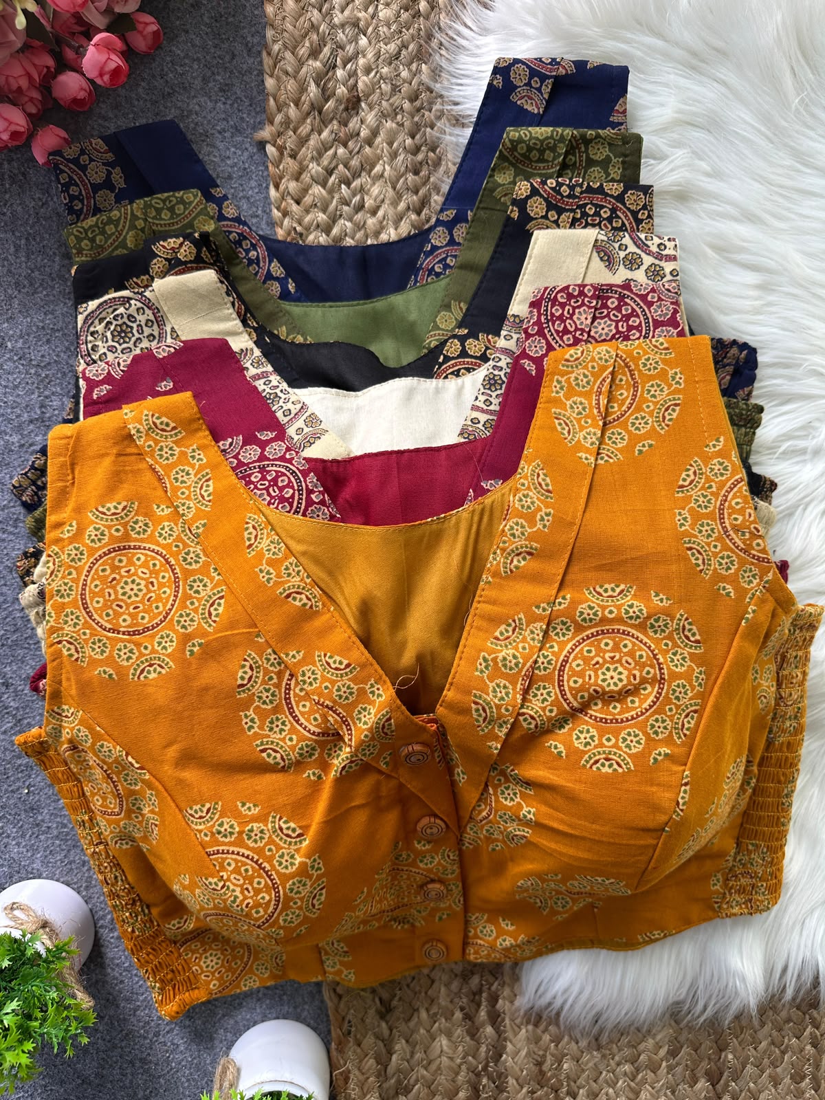 AJRAKH SLEEVLESS BLOUSE 
