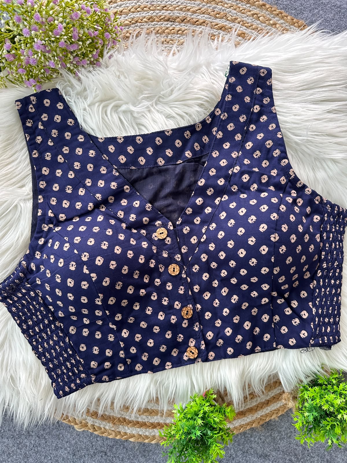 BUTTI ELASTIC SLEEVELESS BLOUSE _1
