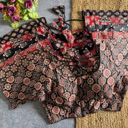 AJRAKH BALCK ELASTIC BLOUSE 