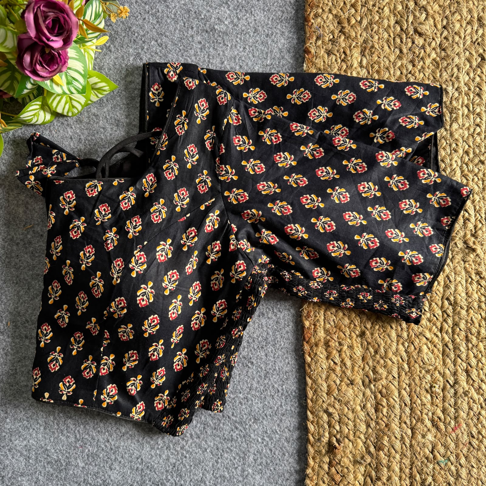 AJRAKH BALCK ELASTIC BLOUSE _1