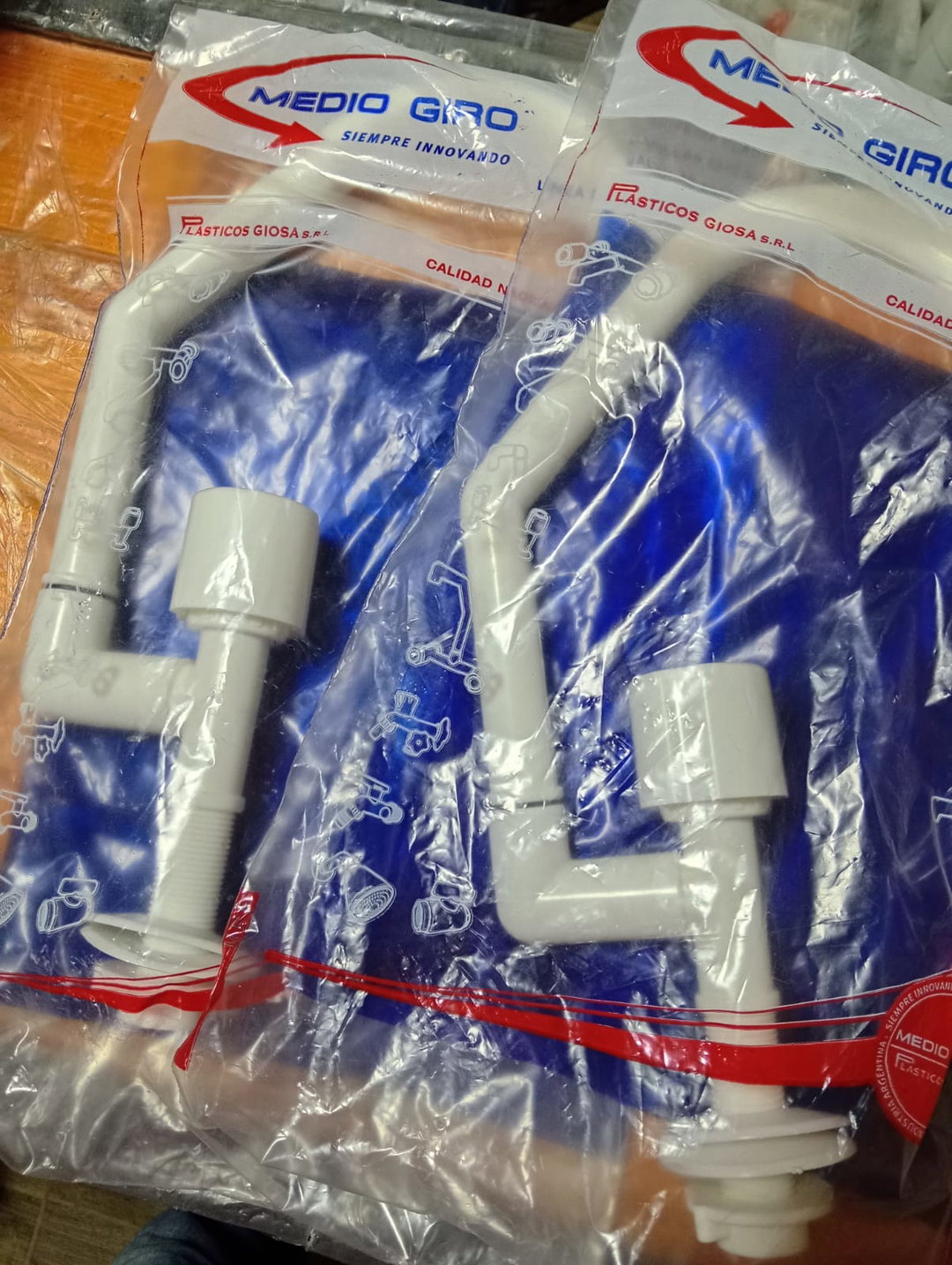 GRIFERÍA MESADA  1 AGUA PVC PICO CURVO A