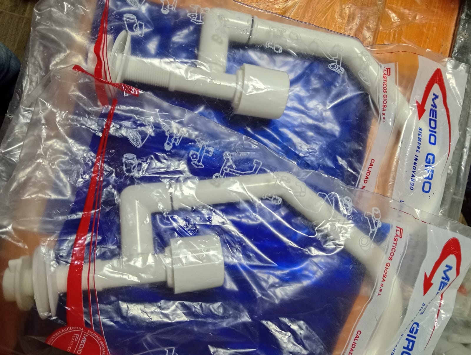 GRIFERÍA MESADA  1 AGUA PVC PICO CURVO A_0