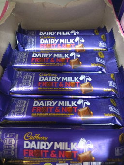 Cadbury dairy milk fruit & nut 22g
