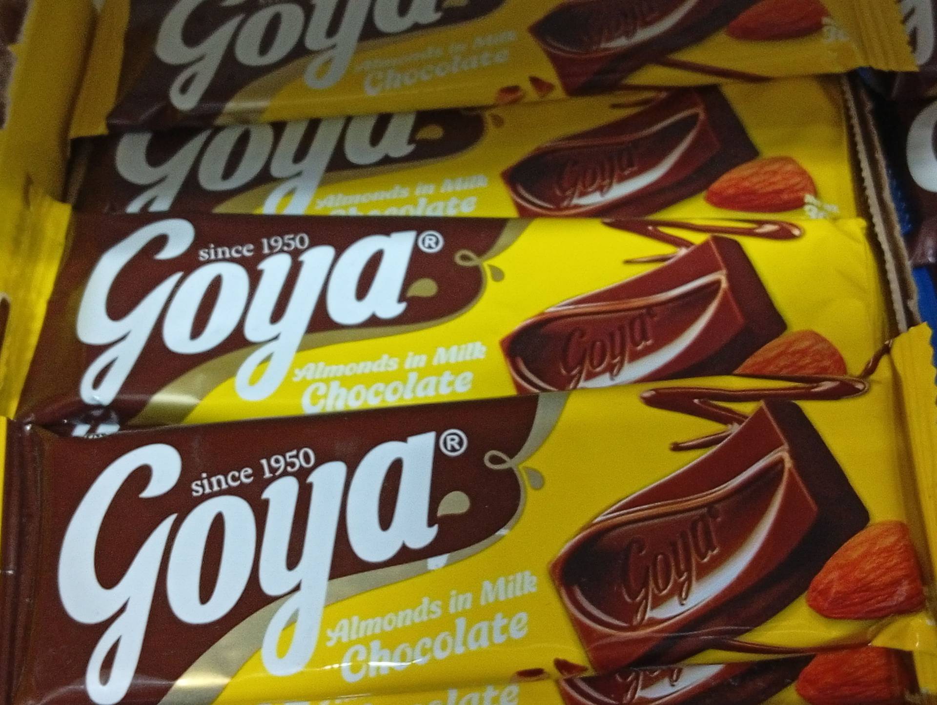 Goya Almonds in milk chocolate 30g