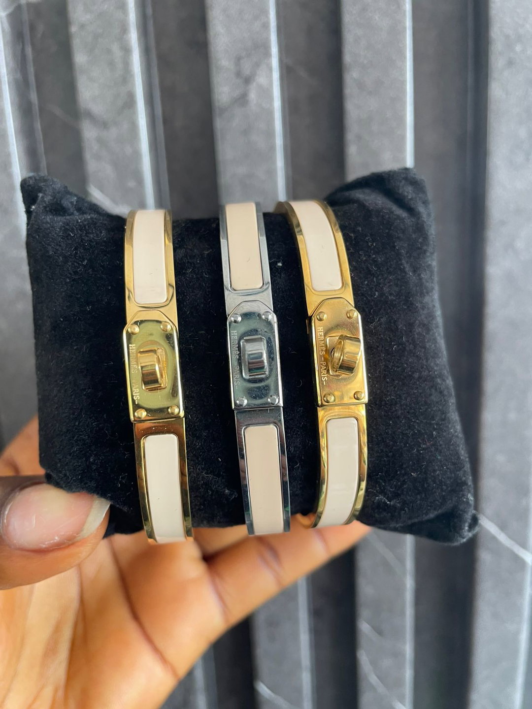 Glitz Enamel Oval-Clasp Bangle